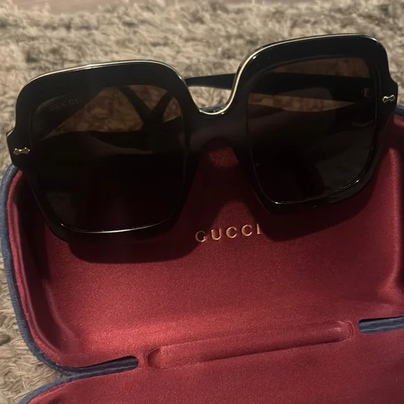 Gucci Black OVERSIZED Sunglasses with Gold Accents and White  display picture 2